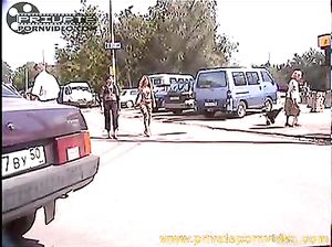 Юля и Яна обработали мужичка