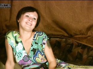 Пузатый супруг шпилит жену раком