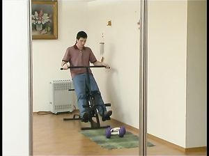 Мамаша в коротком платье служанки совратила молодого сына