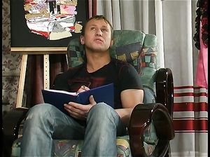 Мама застала сына за порнухой и соснула у него