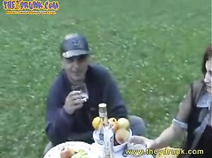 Марина напилась и показала прямо на улице вагину