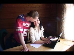 Наталья трахнулась с коллегой по работе прямо в кабинете