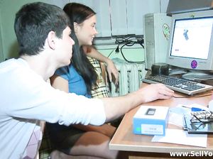Чувак продал секс со своей телкой за деньги