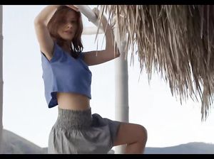 Сучка 18 лет раздевается на пляже