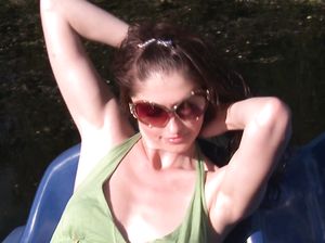 Анжелика надрачивает свою манду