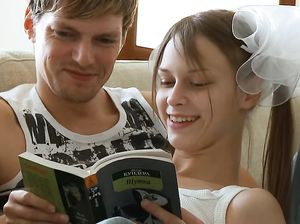 Развратная школьница 18 лет совратила своего товарища