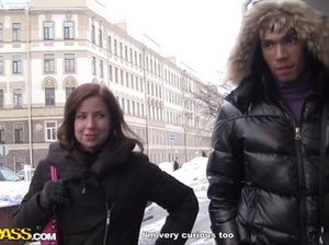 Беспринципная русская девушка согласилась на анальный секс за деньги