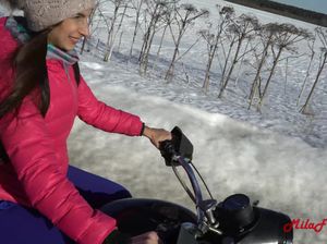Ненасытные русские любовники занялись сексом зимой на улице