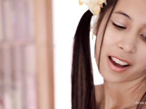 Жаркая дрочка от красиой стройной брюнетки