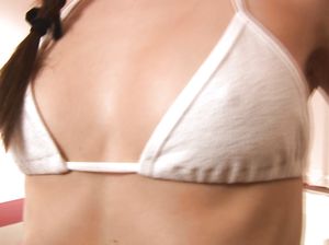 Очень милая девушка демонстрирует парню своё юное тело