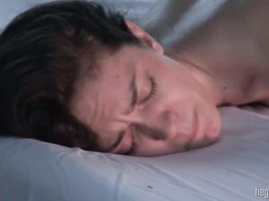 Вагинальный массаж доводит Зою до сильного оргазма