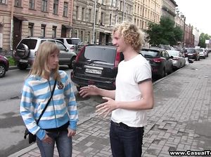 Кудрявый крендель выебал худышку Маргариту