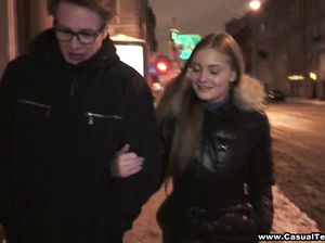 Ботан привел телку показать марки, а потом жахнул ее