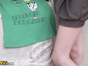 Девушка просто прибиралась в квартире, а её выебали в пизду