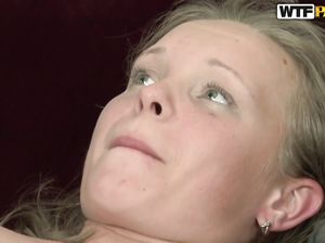 Девушка сама подошла к парню, чтобы получить член в ротик