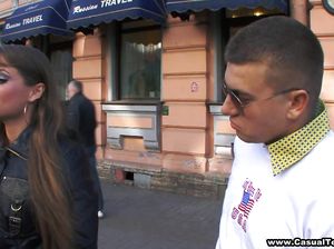 Сексуальная Людмила занялась сексом за деньги с брутальным парнем