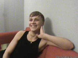 Студент пригласил подругу в гости, чтоб выебать её