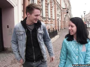 Счастливчик оттрахал юную незнакомку с бритой киской
