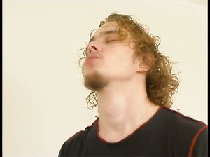 Зрелая мамаша и ее сын устроили инцест возле велотренажера