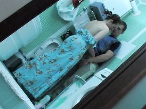 Страстная мамочка бросилась на стоячий член сынка