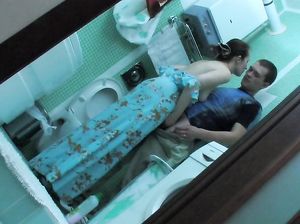 Страстная мамочка бросилась на стоячий член сынка