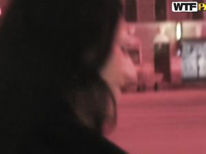 За бокал виски, девушка дала пикаперу себя выебать