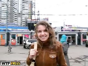 Ловелас подцепил девушку на улице и выебал ее в лесу