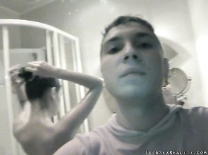 Молодая пара с наслаждением трахается перед камерой