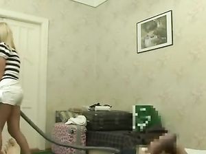 Сексапильная Саша потрахалась во время уборки в квартире