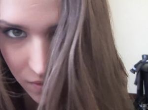 Молодая Антонина ласкает свою волосатую пизду под розовыми трусиками