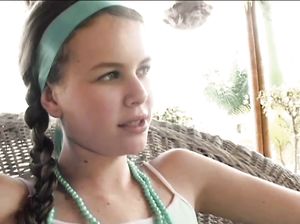 18-летняя девушка тайно хочет, чтобы её выебал похотливый негр