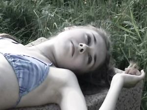 Молодая Жанна с другом трахаются на даче