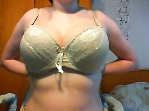 Девчонка с большими дойками занялась самоудовлетворением в привате