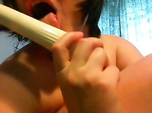 Девчонка с большими дойками занялась самоудовлетворением в привате