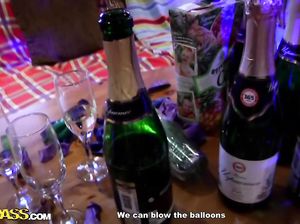 Курские студенты нарядили елку и начали бухать