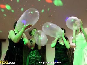 Курские студенты нарядили елку и начали бухать