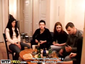 Курские выпускники вуза устроили посиделки с морем алкоголя