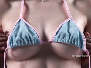 Массаж груди от чернокожей профессионалки