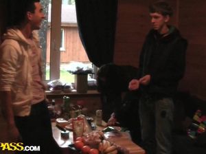 Русские студенты устроили секс вечеринку с молодыми самками