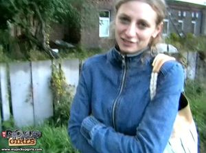 Пикапер жарит незнакомку за деньги в посадке