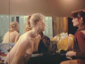 Подборка пикантных постельных сцен из ретро порно