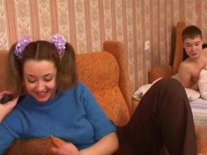 Парень накинулся на сестру и вдул ей от всей души