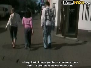 Парни привели девок на хату чтобы вдуть им