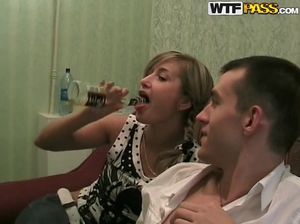 Парни привели девок на хату чтобы вдуть им