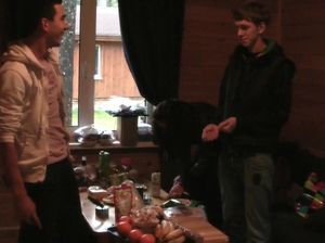 Студенческая вечеринка в самом разгаре - парни хотят секса