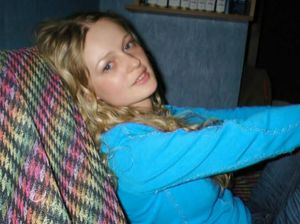 Рыжая развратница Аля смотрит порно со своим участием