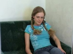 Рыжая развратница Аля смотрит порно со своим участием
